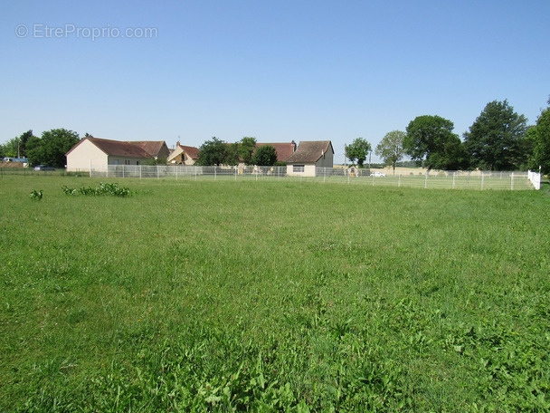 Terrain à SAINT-POURCAIN-SUR-SIOULE