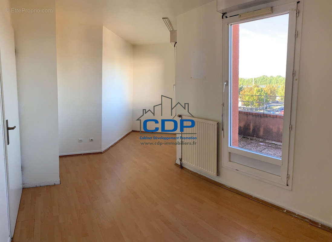 Chambre 2 - Appartement à SAINT-PIERRE-DU-PERRAY