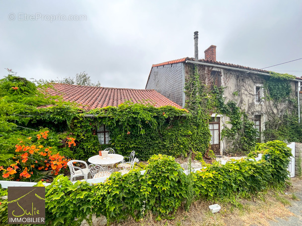 Maison à SECONDIGNY