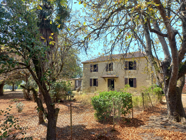 Maison à VIC-FEZENSAC