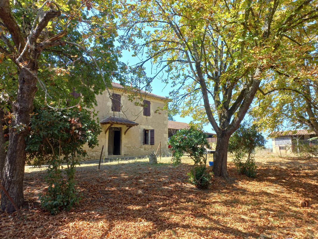 Maison à VIC-FEZENSAC