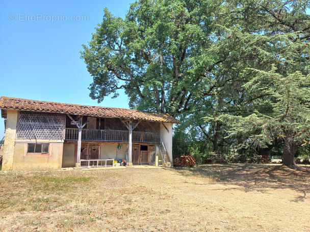 Maison à VIC-FEZENSAC