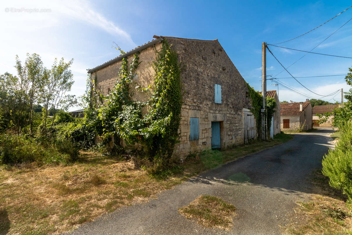 Maison à SAINT-SAVINIEN