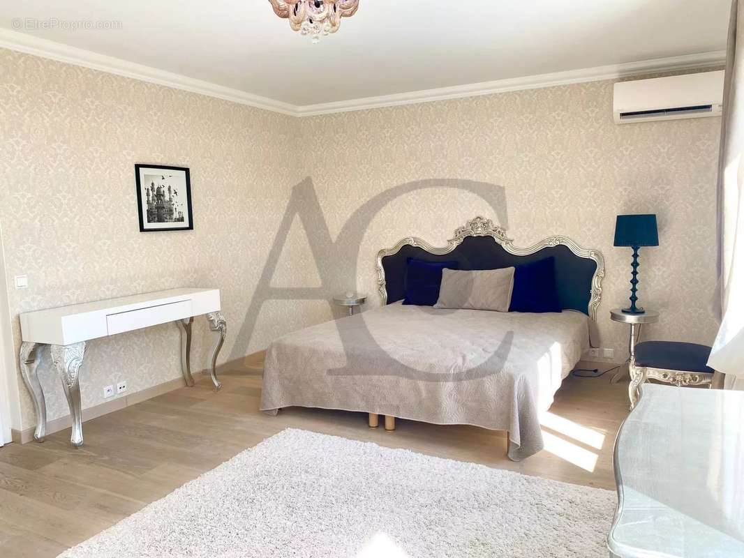 Appartement à VILLENEUVE-LOUBET