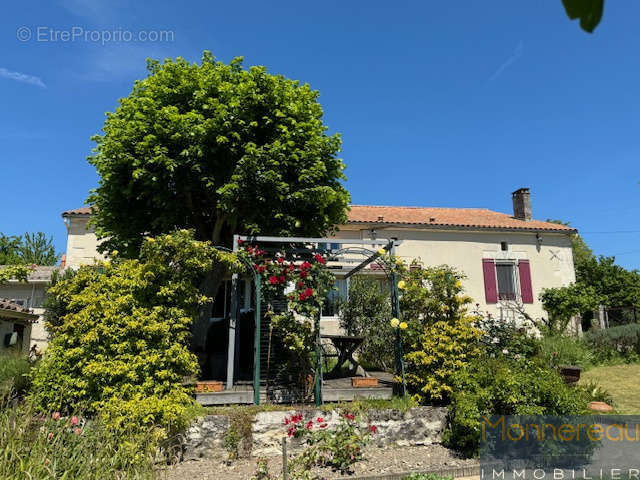 Maison à JURIGNAC