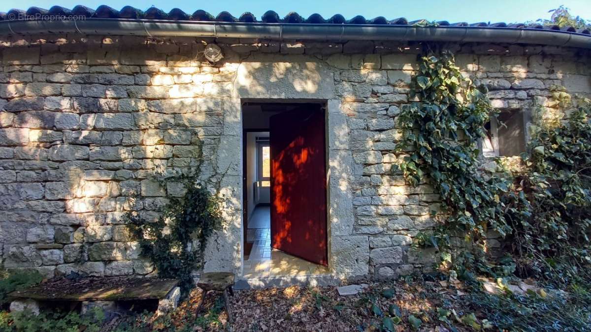 dépendance et son acces jardin - Maison à CAHORS