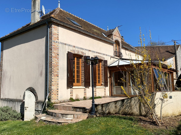 Maison à SERGINES