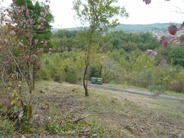 Terrain à PUY-L&#039;EVEQUE