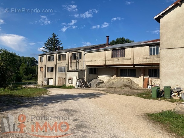 Appartement à SAINT-AMAND-EN-PUISAYE