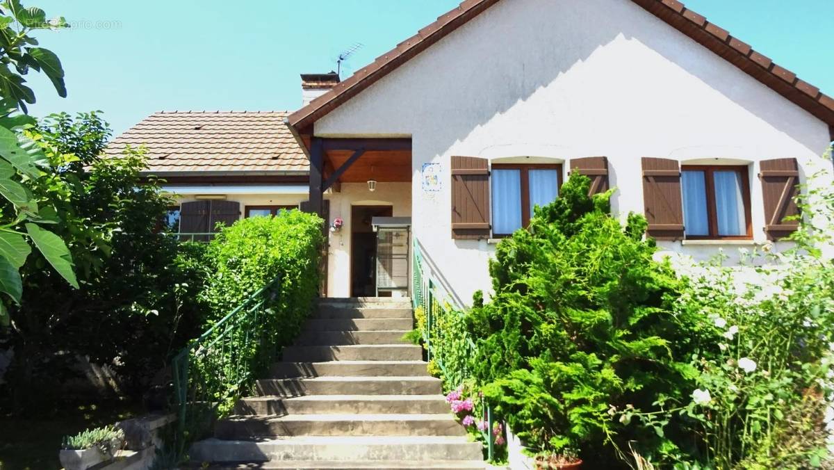 Maison à CHEVIGNY-SAINT-SAUVEUR