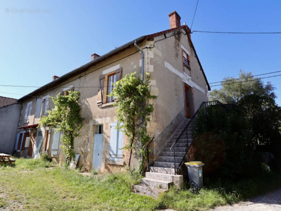 Appartement à SANCERGUES