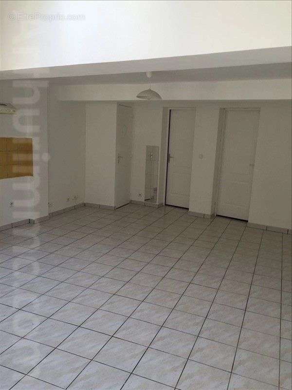 Appartement à POURRIERES