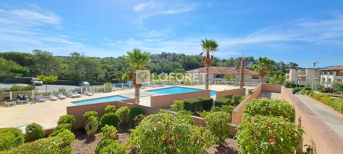 Appartement à ROQUEBRUNE-SUR-ARGENS