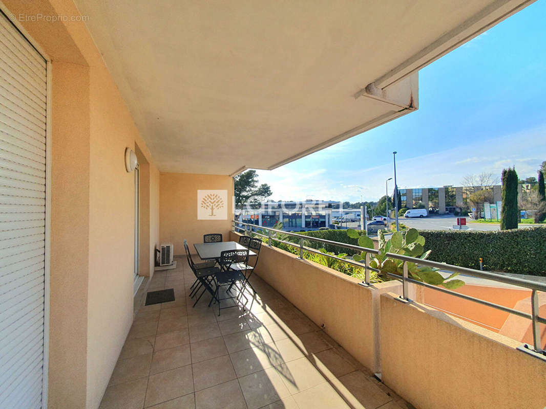 Appartement à ROQUEBRUNE-SUR-ARGENS