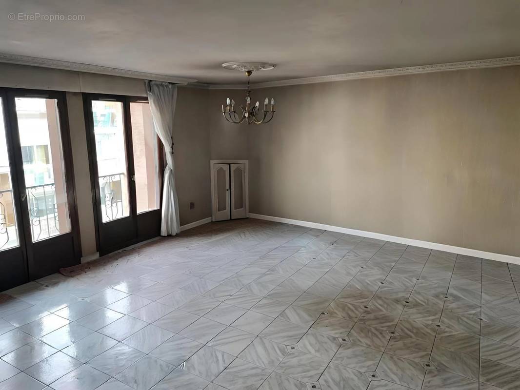 Appartement à PARIS-19E