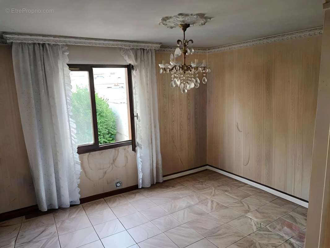 Appartement à PARIS-19E