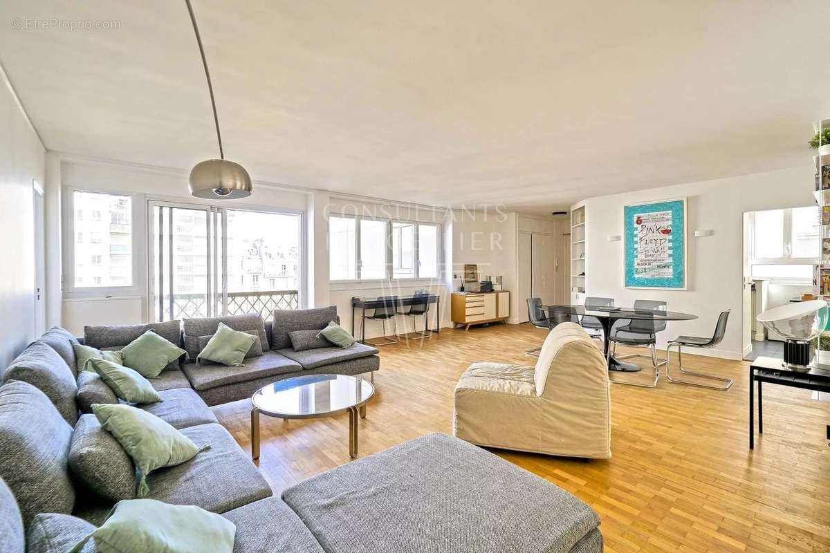 Appartement à PARIS-17E