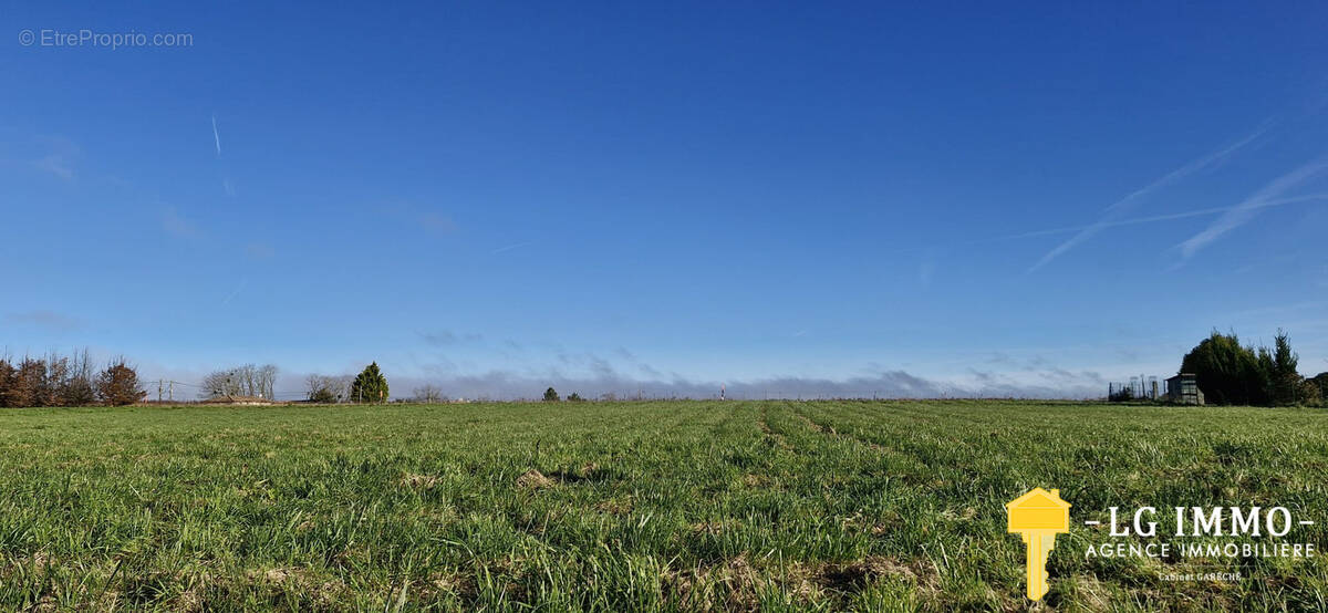 Terrain à SAINT-GERMAIN-DU-SEUDRE