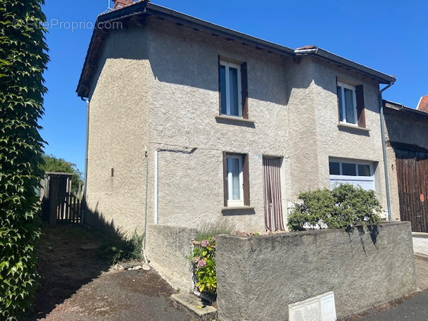 Maison à PUY-GUILLAUME