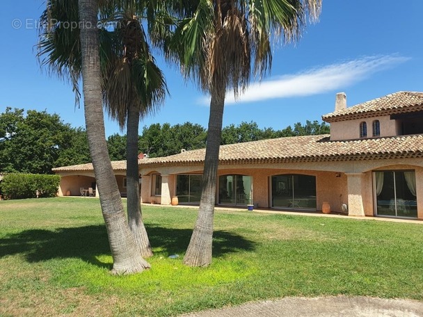 Maison à CARQUEIRANNE