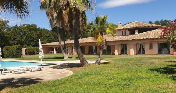 Maison à CARQUEIRANNE