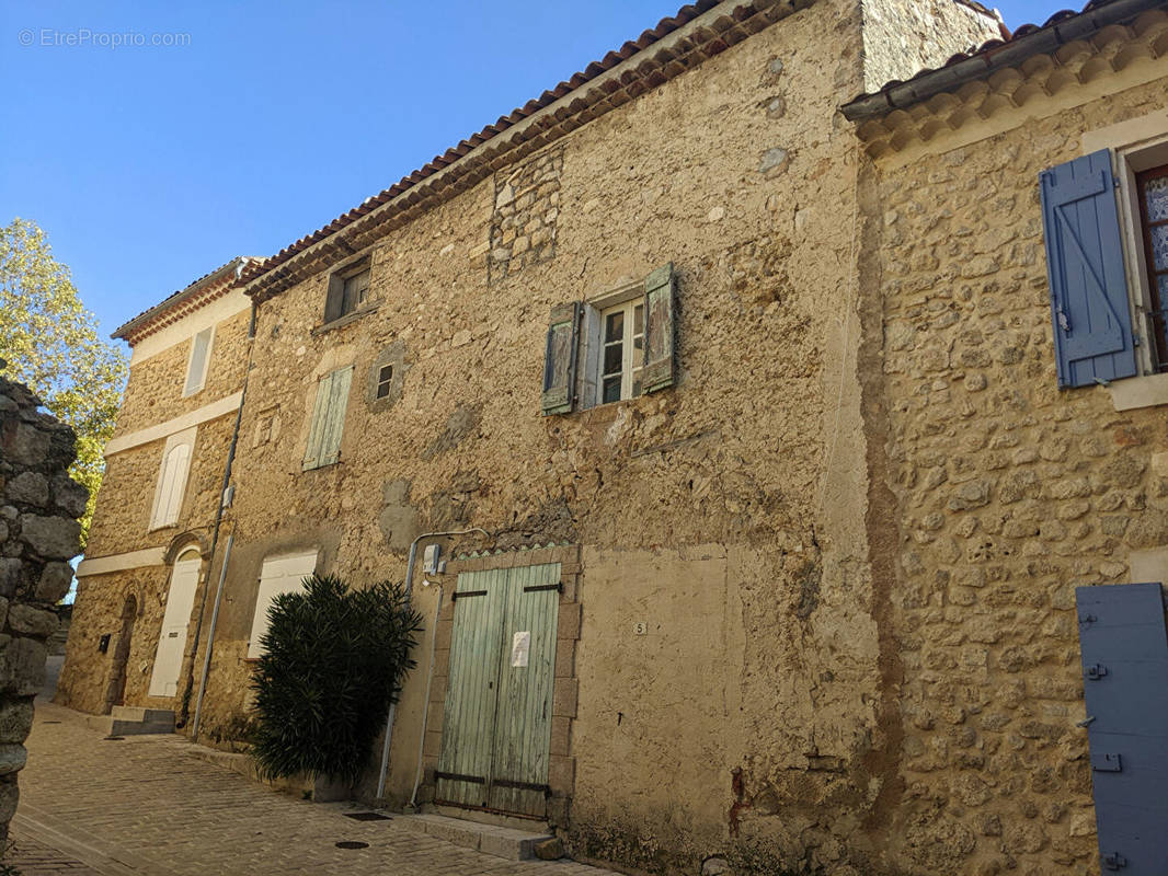 Maison à ARTIGNOSC-SUR-VERDON