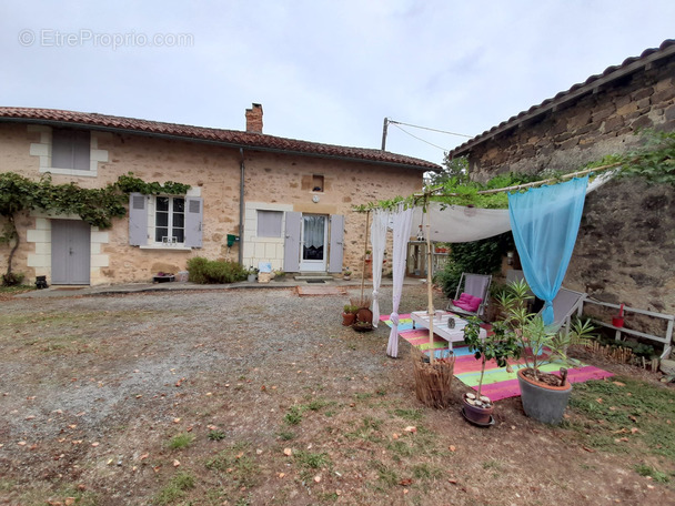 Maison à SAINT-ROMAIN-ET-SAINT-CLEMENT