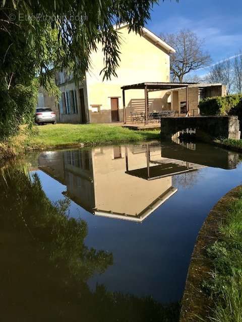 Maison à BARBEZIEUX-SAINT-HILAIRE