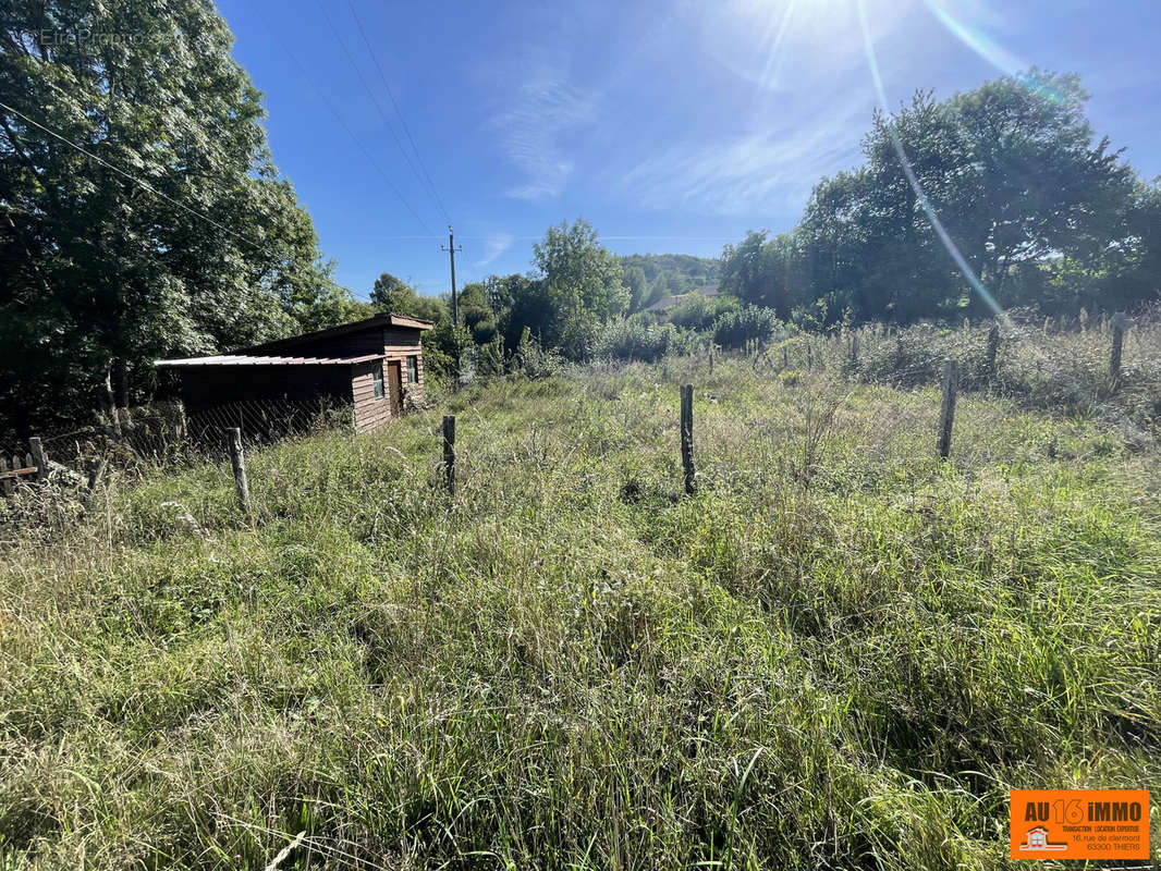 Terrain à CELLES-SUR-DUROLLE