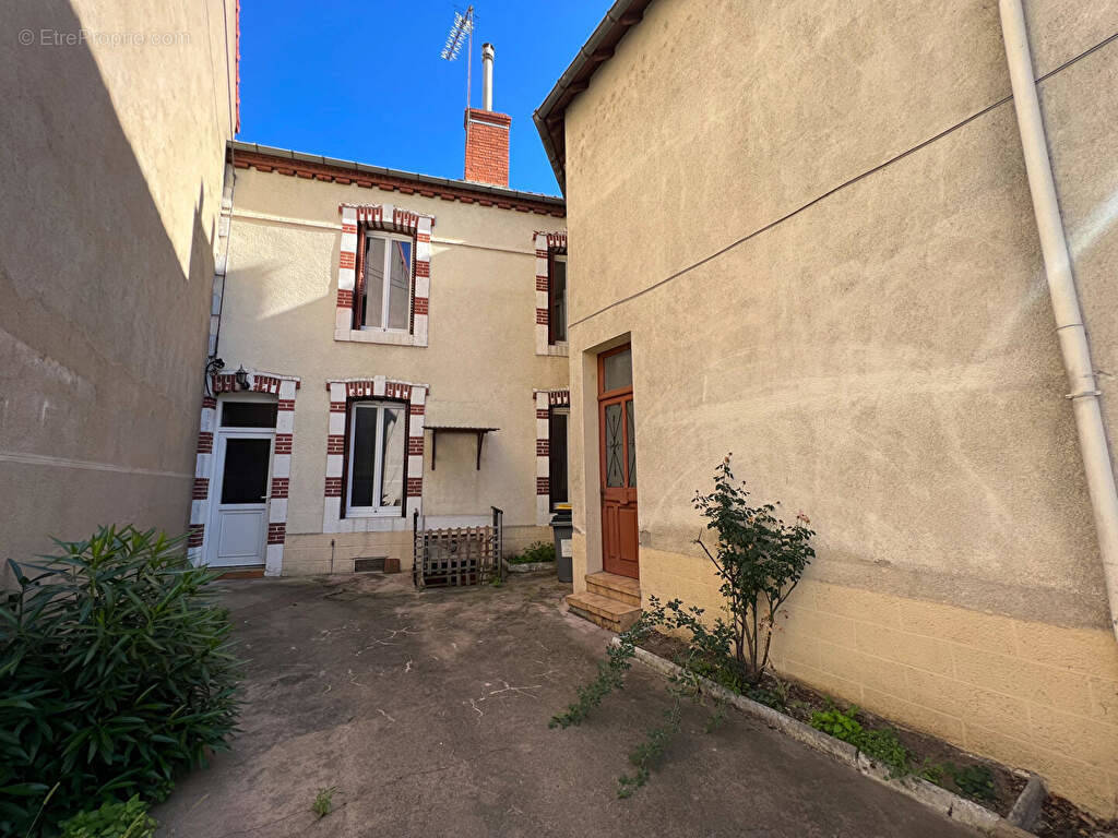 Maison à MONTLUCON