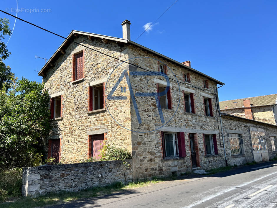 Maison à CHAMPAGNAC-LE-VIEUX