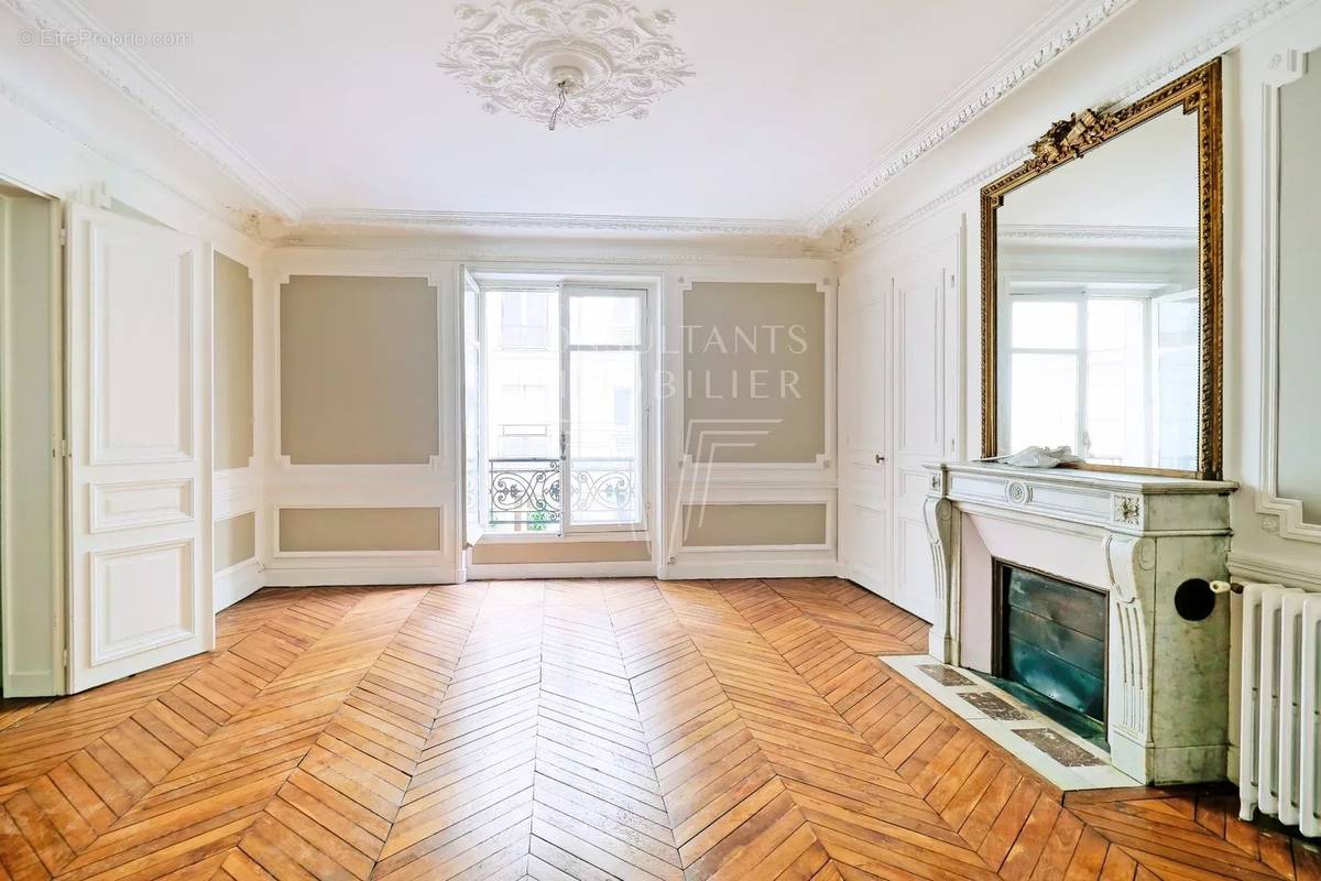 Appartement à PARIS-17E