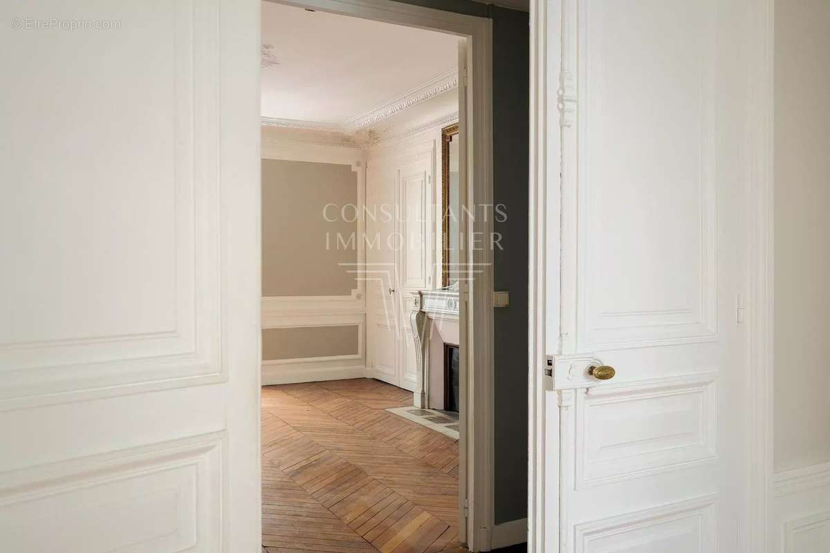 Appartement à PARIS-17E