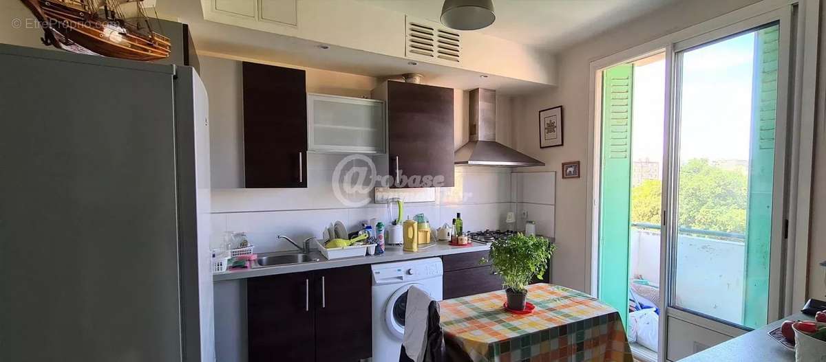 Appartement à MARSEILLE-4E