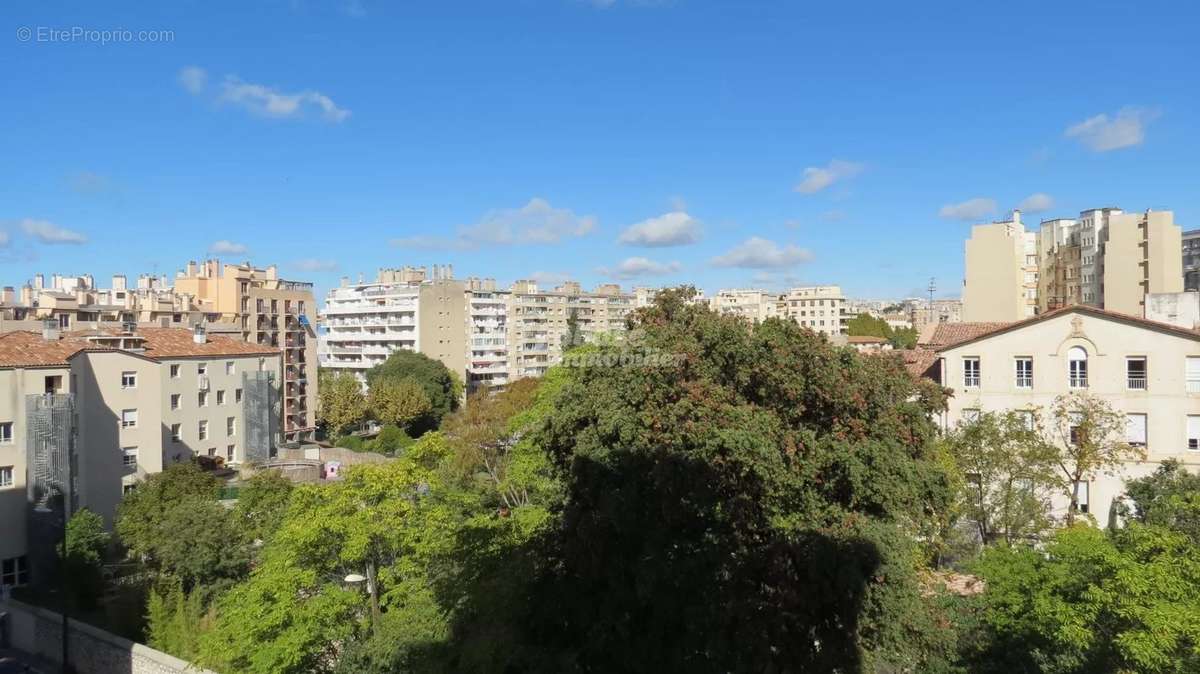 Appartement à MARSEILLE-4E