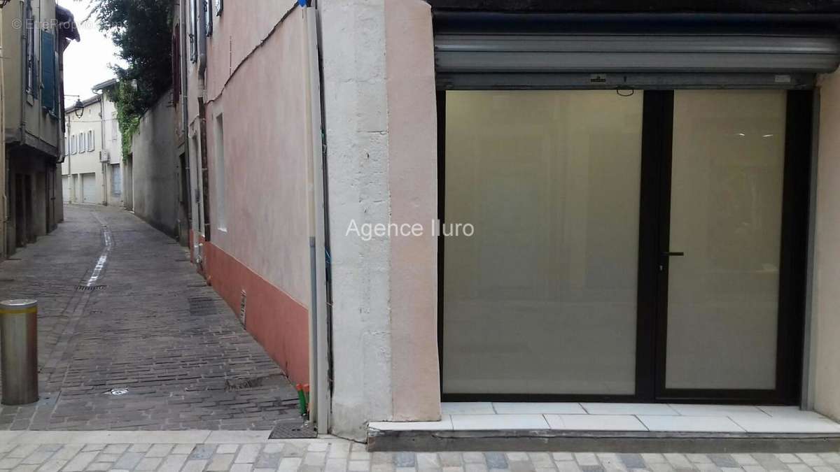 Vitrine et rue Saint Martin - Commerce à CASTRES