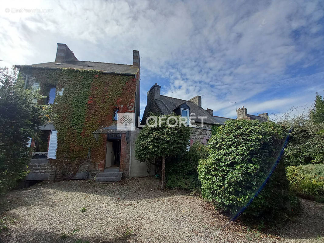 Maison à PLOUMAGOAR