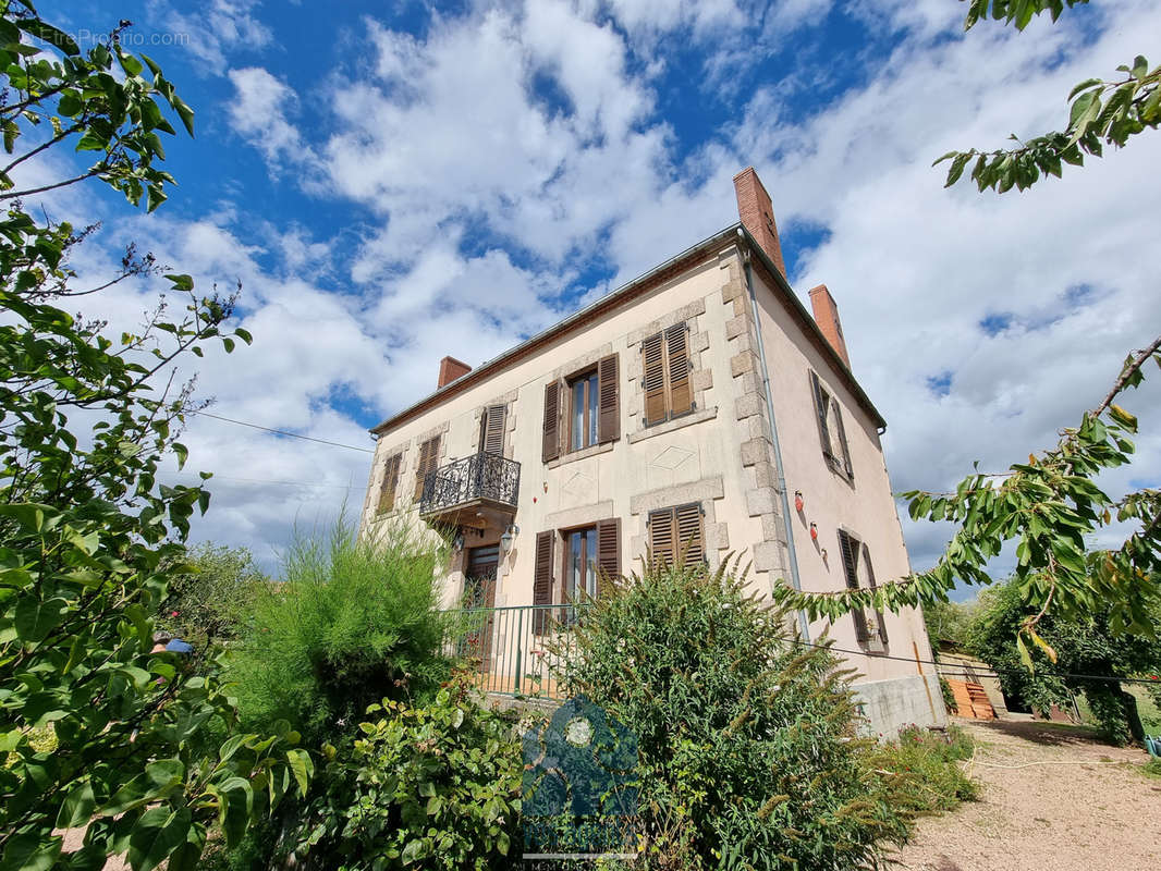 Maison à LAPEYROUSE