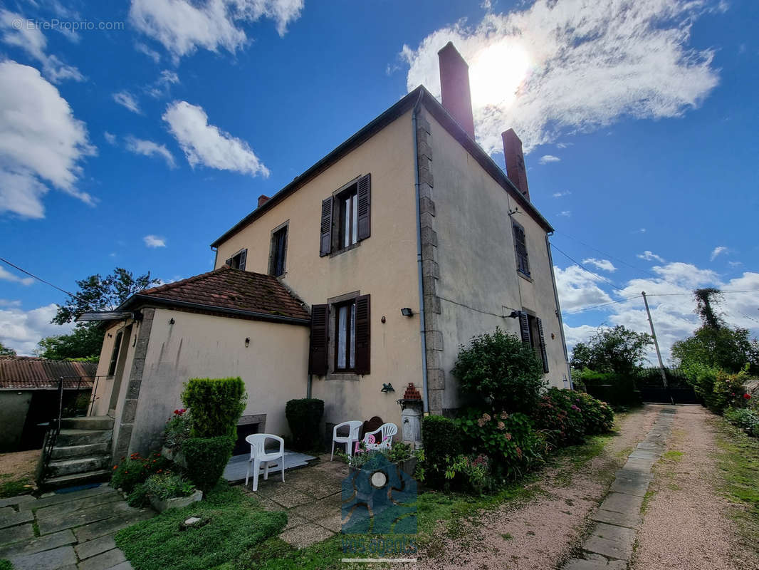 Maison à LAPEYROUSE