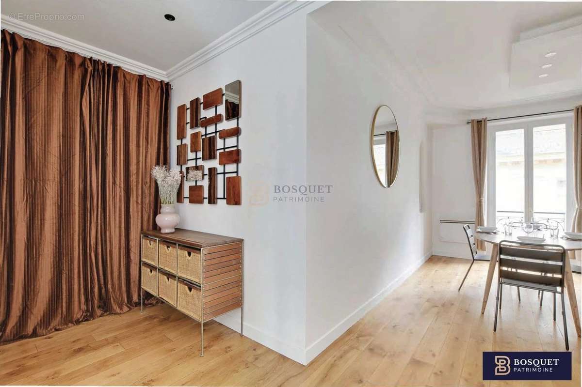 Appartement à PARIS-16E