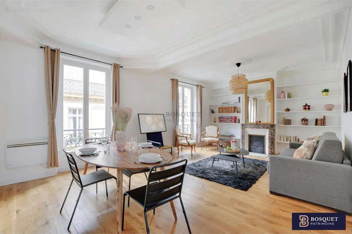 Appartement à PARIS-16E