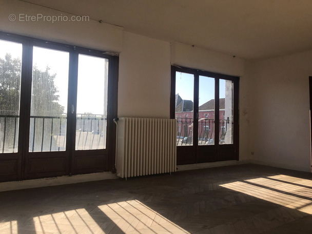 Appartement à QUIEVRECHAIN