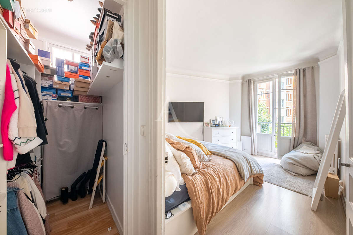 Appartement à COURBEVOIE