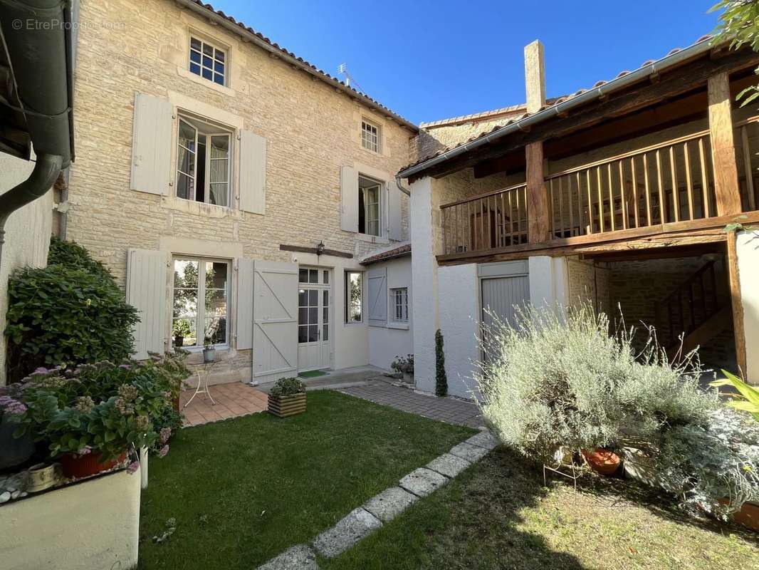 Maison à VERTEUIL-SUR-CHARENTE