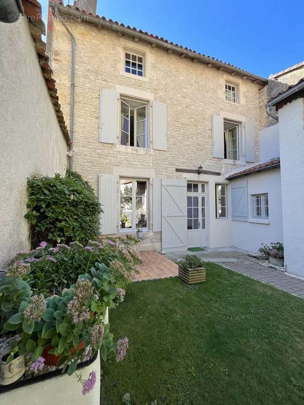 Maison à VERTEUIL-SUR-CHARENTE