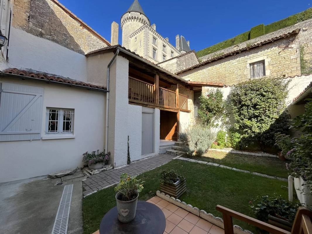 Maison à VERTEUIL-SUR-CHARENTE