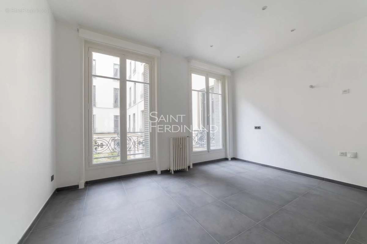 Appartement à PARIS-17E