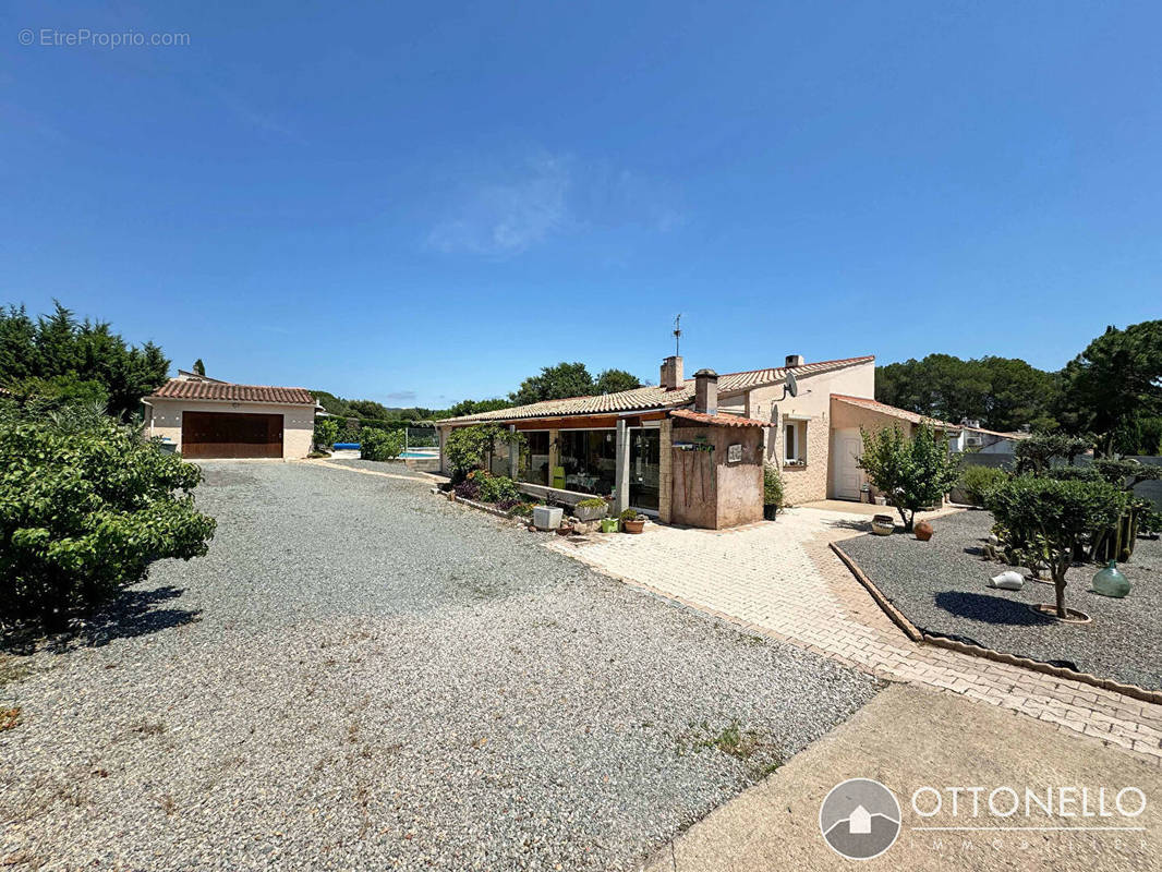 Maison à ROQUEBRUNE-SUR-ARGENS