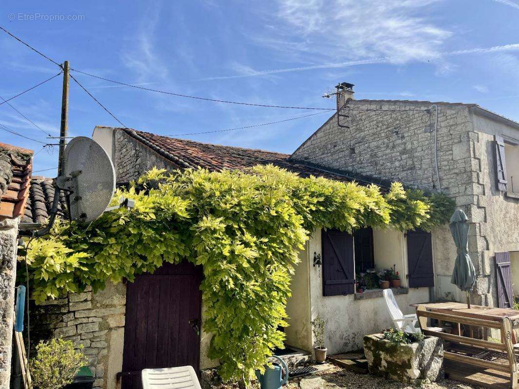 Maison à SAINT-MANDE-SUR-BREDOIRE