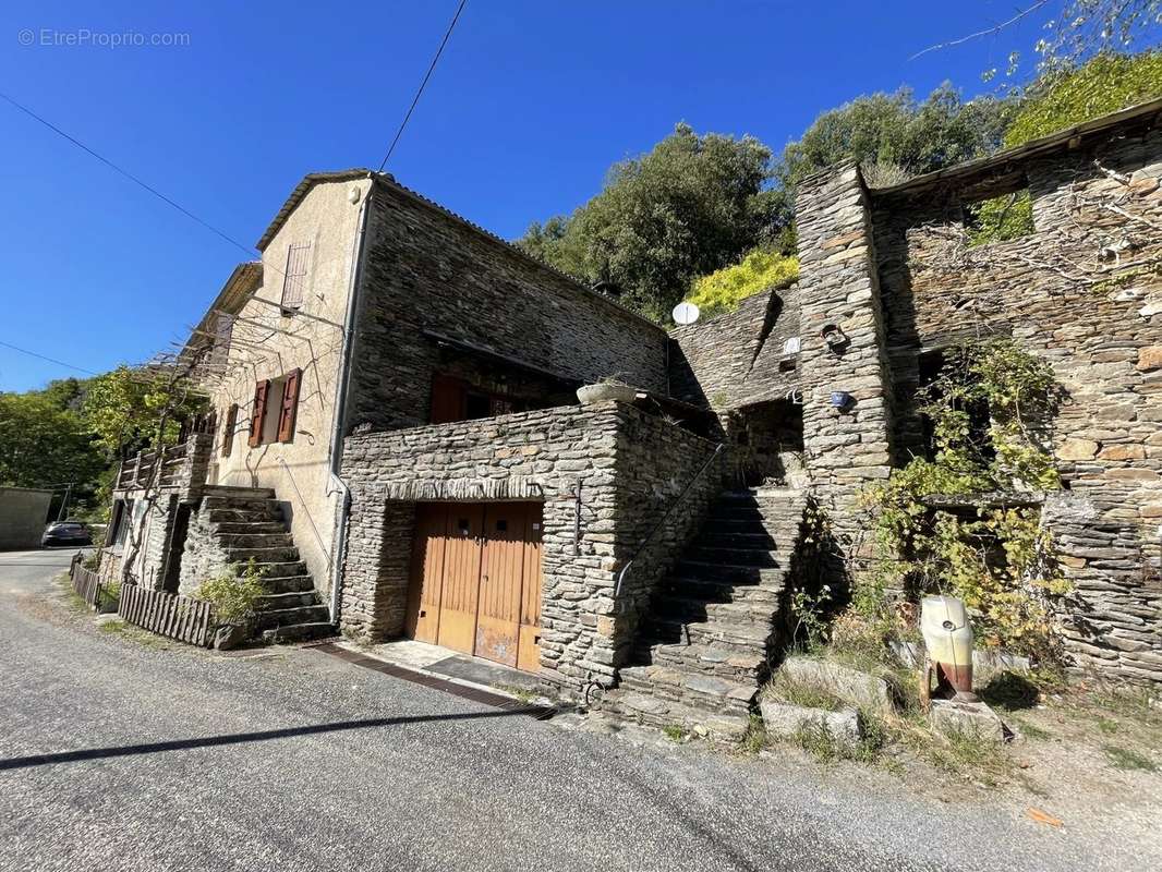 Maison à LE COLLET-DE-DEZE